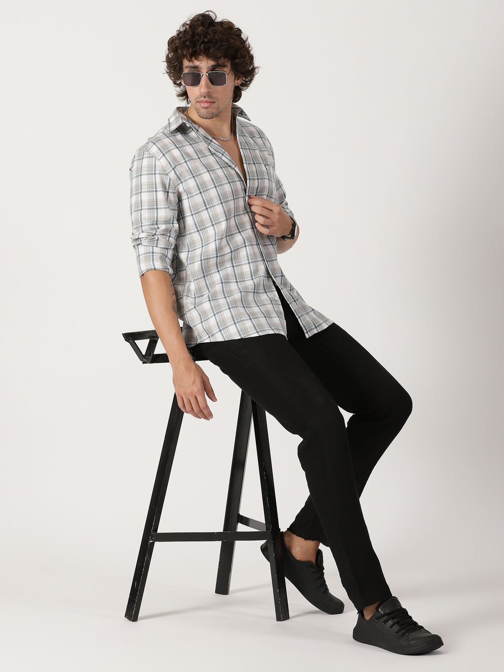 Gray & off-white checks - relaxed fit