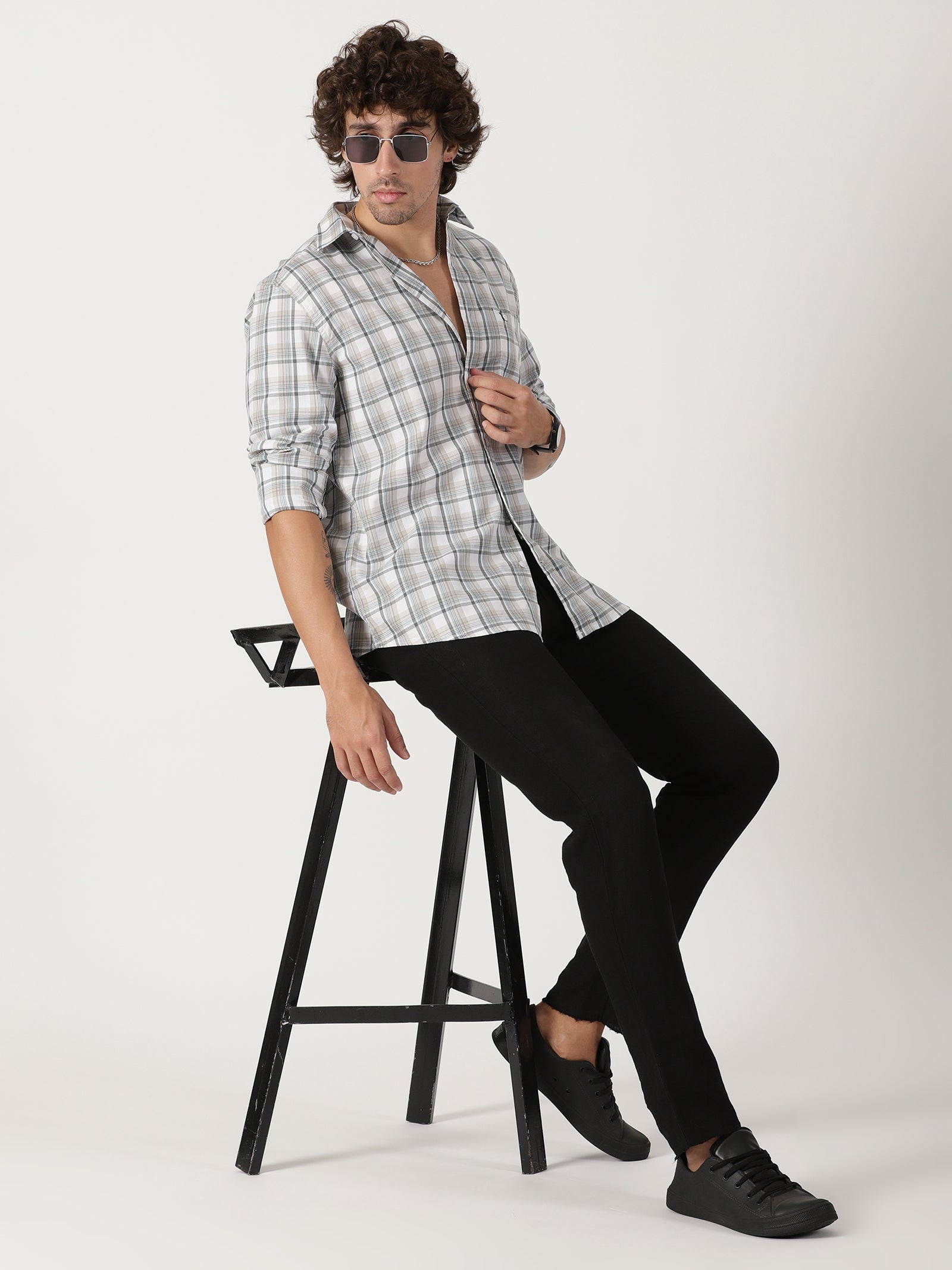 Gray & off-white checks - relaxed fit
